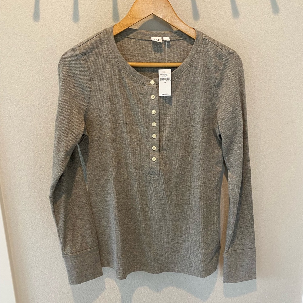 Gap | grey long sleeve ribbed button Henley | size M | women’s | new with tags
